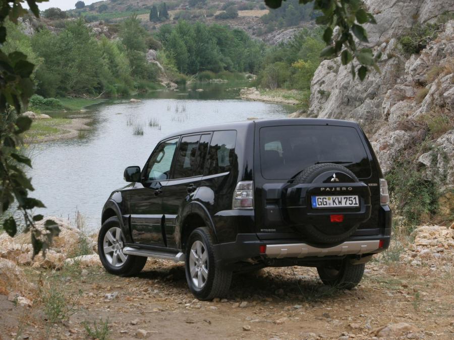  Mitsubishi Pajero 5-Door 2006 года  (фото 33 из 38)